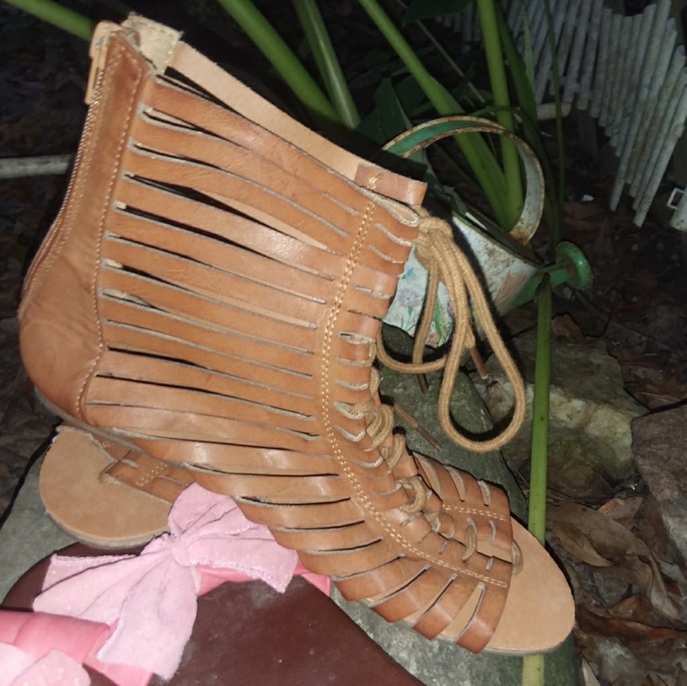 Size 7 gladiator sandals